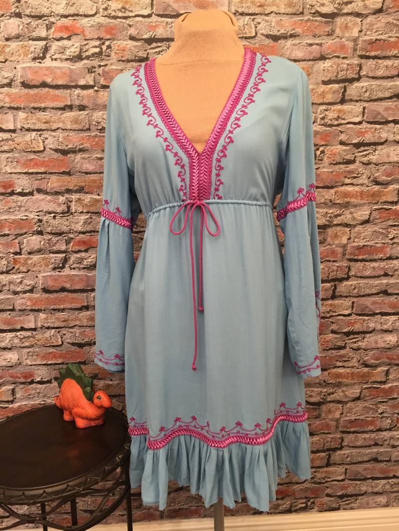 Vintage Rayon Boho Festival Bestickte Lange Ärmel Leichtes Kleid Größe Medium/Large Vintage Rayon Boho Festival Bestickte Lange Ärmel Leichtes Kleid Größe Medium/Large von ScrumpdiddlyDesigns