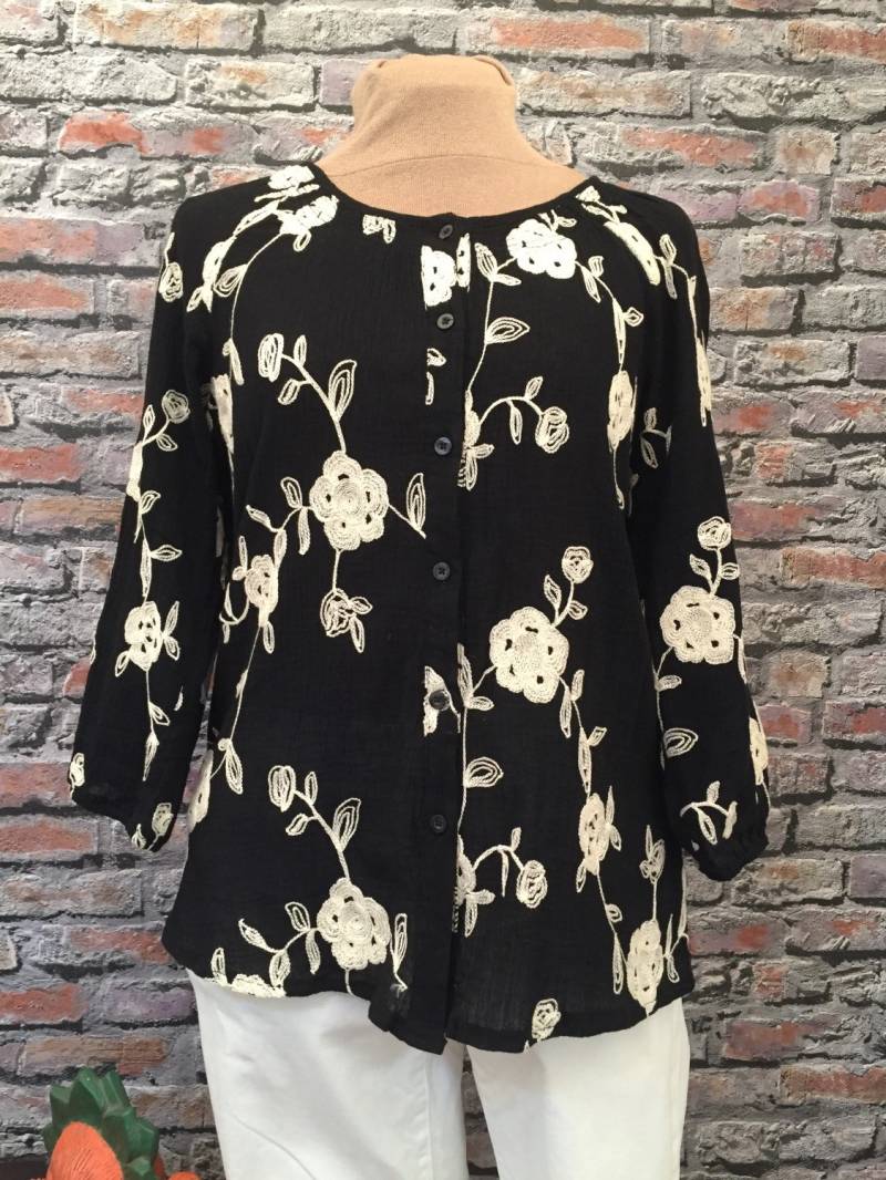Vintage Schwarze Baumwolle Häkeln Bestickte Bluse in Creme Blumen Damen Größe Medium von ScrumpdiddlyDesigns
