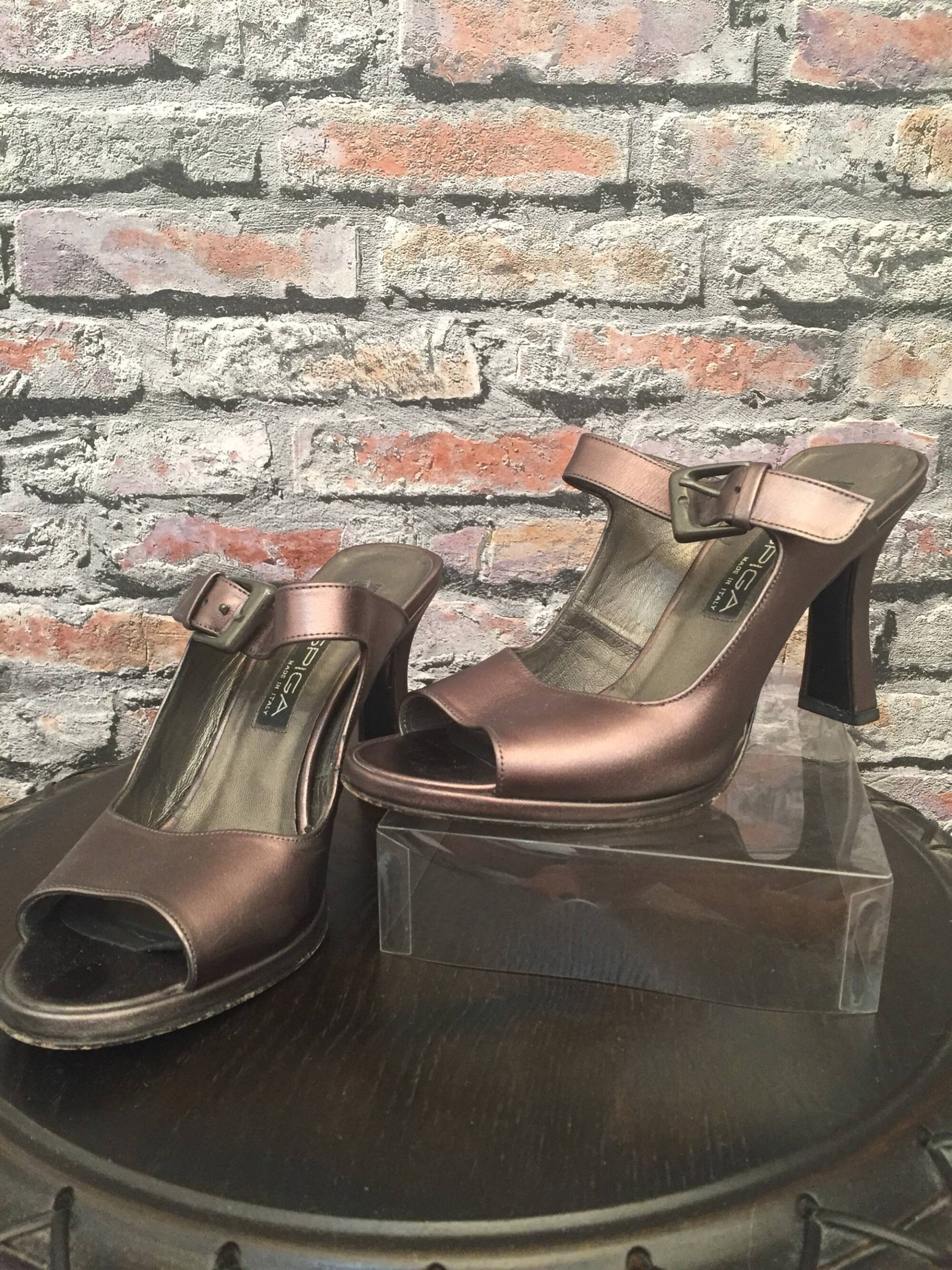 Vintage Via Spiga Pewter Leder Plattform Slides Größe 6 Medium Made in Italy Vintage Via Spiga Pewter Leder Plattform Slides Größe 6 Medium Made in Italy von ScrumpdiddlyDesigns