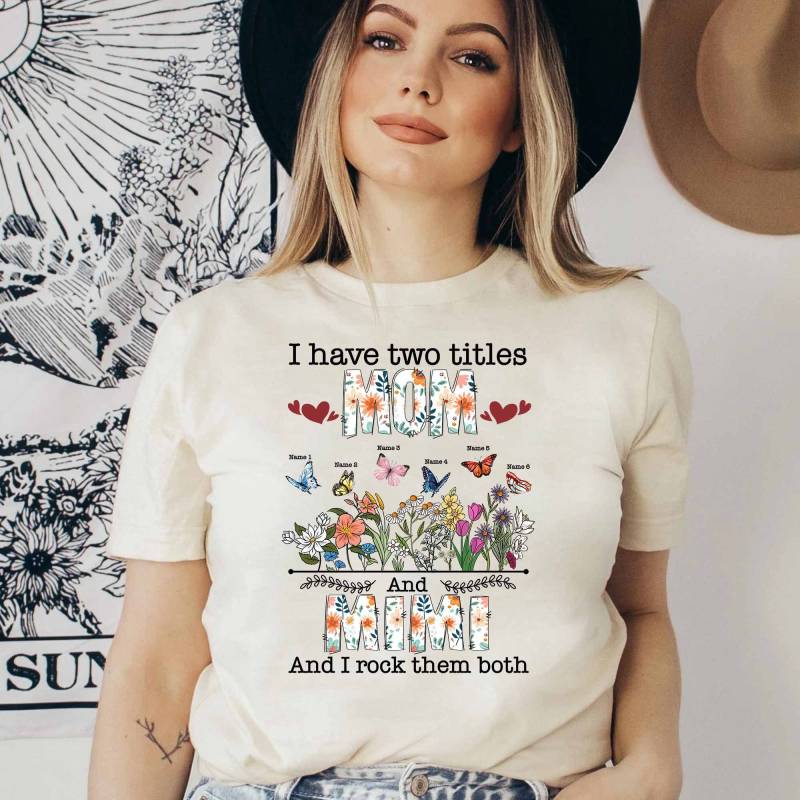 Blumen Mimi Mutter Tages Shirt, Benutzerdefinierte Shirt Mit Den Namen Der Kinder, Ich Habe Zwei Titel Mama Und Rocke Beide, Beste Ever von ScruncStreet