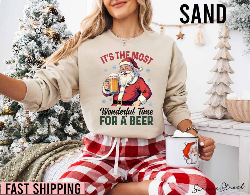 Es Ist Die Schönste Zeit Für Ein Bierhemd, Bier-Liebhaber-Geschenk, Weihnachtsfeier-T-stück, Weihnachtsbier-T-stück, Weihnachtsbier-Hemd von ScruncStreet