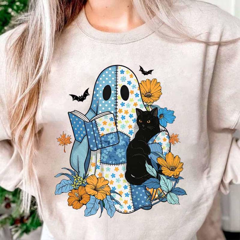 Florales Blaues Denim-Geist-Lesebücher-Hemd, Gruseliges Lesebuch-Hemd, Geist Mit Schwarzer Katzen-Hemd, Bücherwurm-Hemd, Buch-Liebhaber-Hemd von ScruncStreet