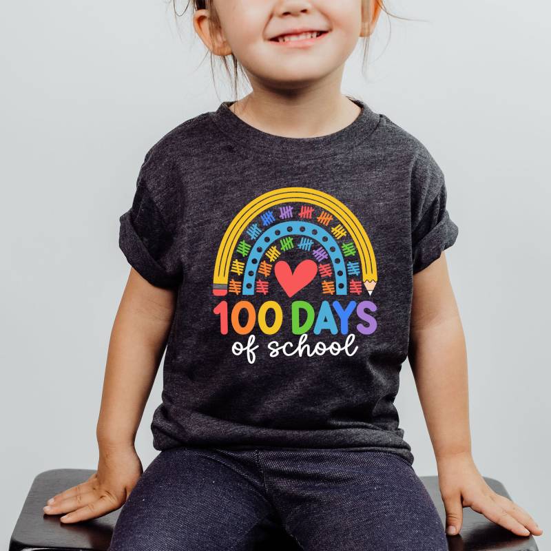 Glücklicher 100. Tag Der Schule Shirt Für Kinder Jungen Mädchen, Mein Lehrer Überlebte 100 Tage Von Mir Shirt, Heller, Feier Tees von ScruncStreet