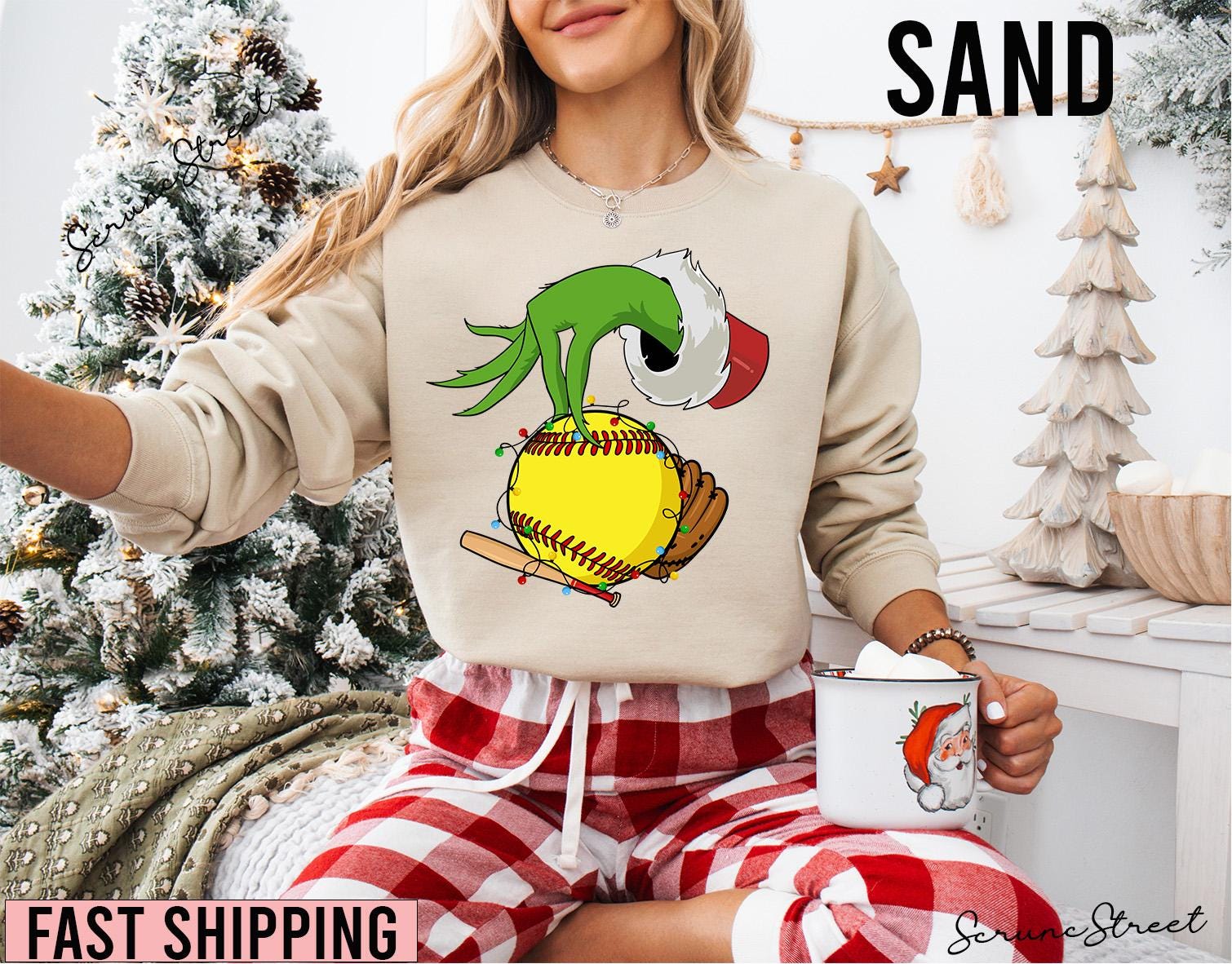 Grünes Weihnachtssoftball-Sweatshirt, Softball-Weihnachtst-Shirt, Tis Die Jahreszeit-Softball-Hemd, Softball-Mama-Weihnachten von ScruncStreet