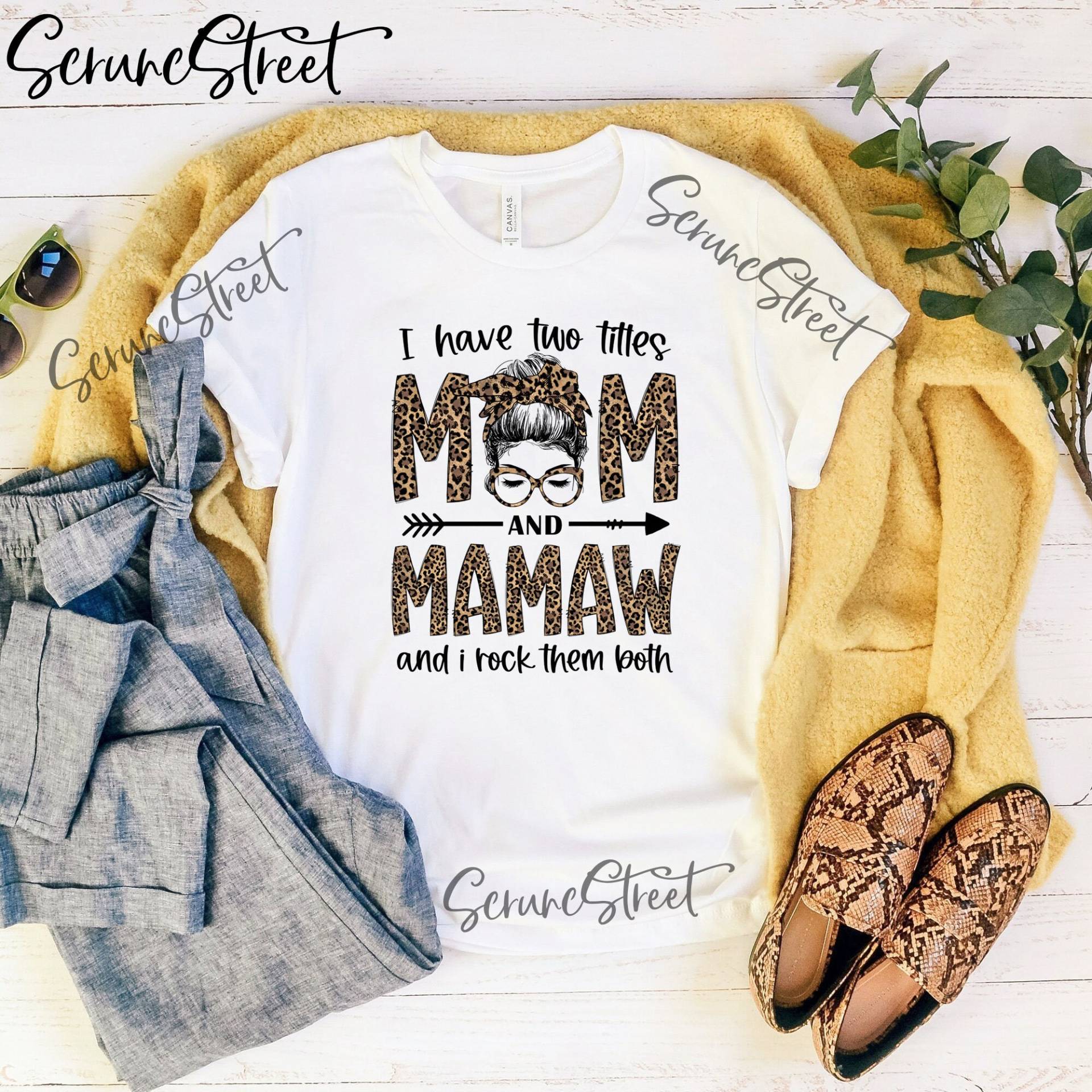 I Have Two Titles Mama & Rock Them Both Funny Mamaw Shirt, T-Shirt, Life Muttertag Geschenk Für von ScruncStreet