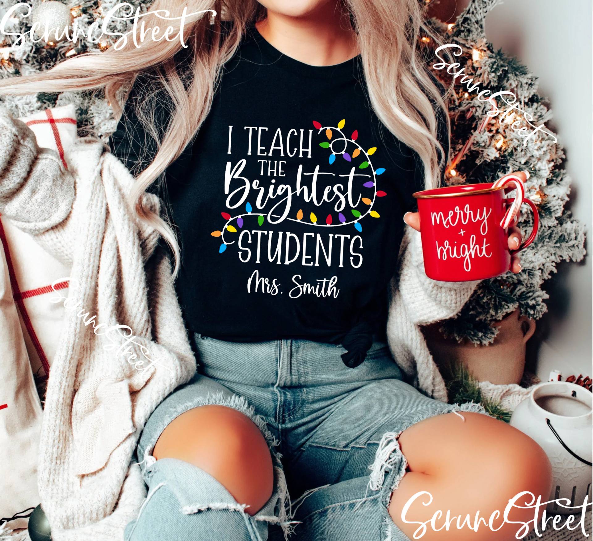 I Teach The Brightest Students Lustiges Lehrer Weihnachtsshirt - Personalisiertes Shirt Lehrershirt Weihnachtsgeschenke Für von ScruncStreet