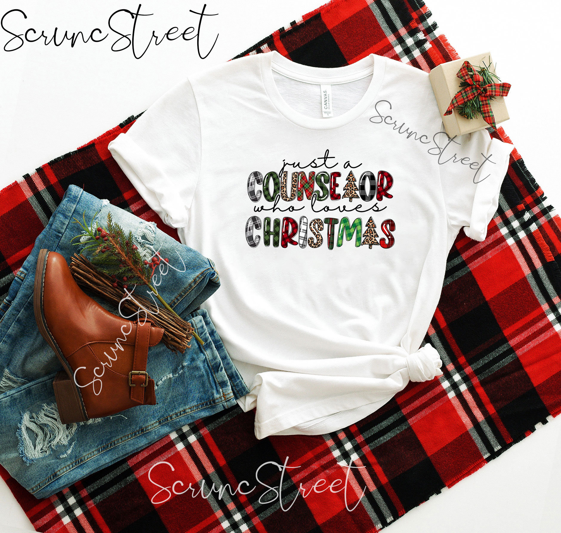 Just A Counselor Who Loves Weihnachtsshirt, Ratgeber Rotes Büffel Kariertes Shirt, Weihnachts Pyjama Weihnachtsgeschenke von ScruncStreet