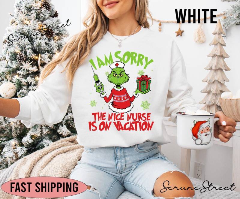 Krankenschwester Weihnachten Sweatshirt, Shirt, Es Tut Mir Leid, Die Nette Ist Im Urlaub Weihnachtsgeschenke Für Nursing Studenten von ScruncStreet