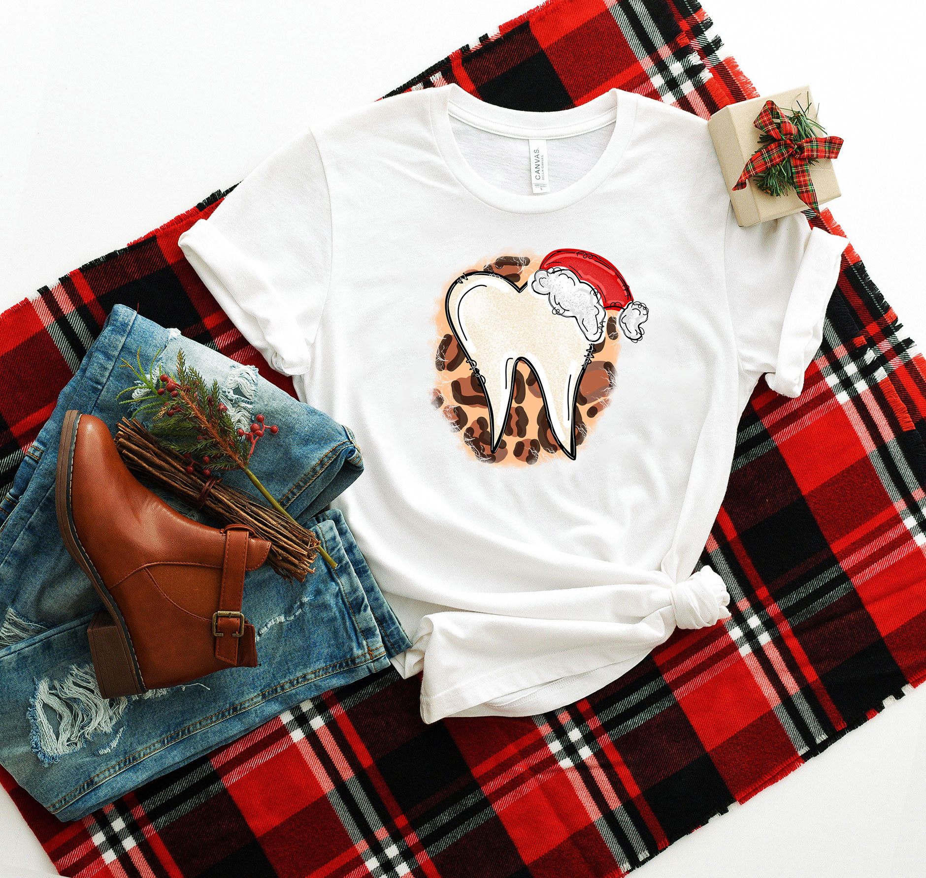 Leopard Dental Weihnachtsshirt, Life Shirt, Hygienist Assistant Santa Hat Weihnachtsgeschenke von ScruncStreet