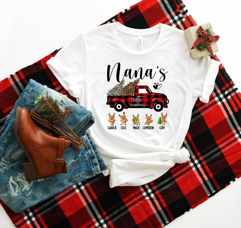 Leopard & Plaid Nana's Little Reindeers Shirt, Nana Weihnachts Shirt Mit Namen Der Enkelkinder, Weihnachtsgeschenk Für von ScruncStreet