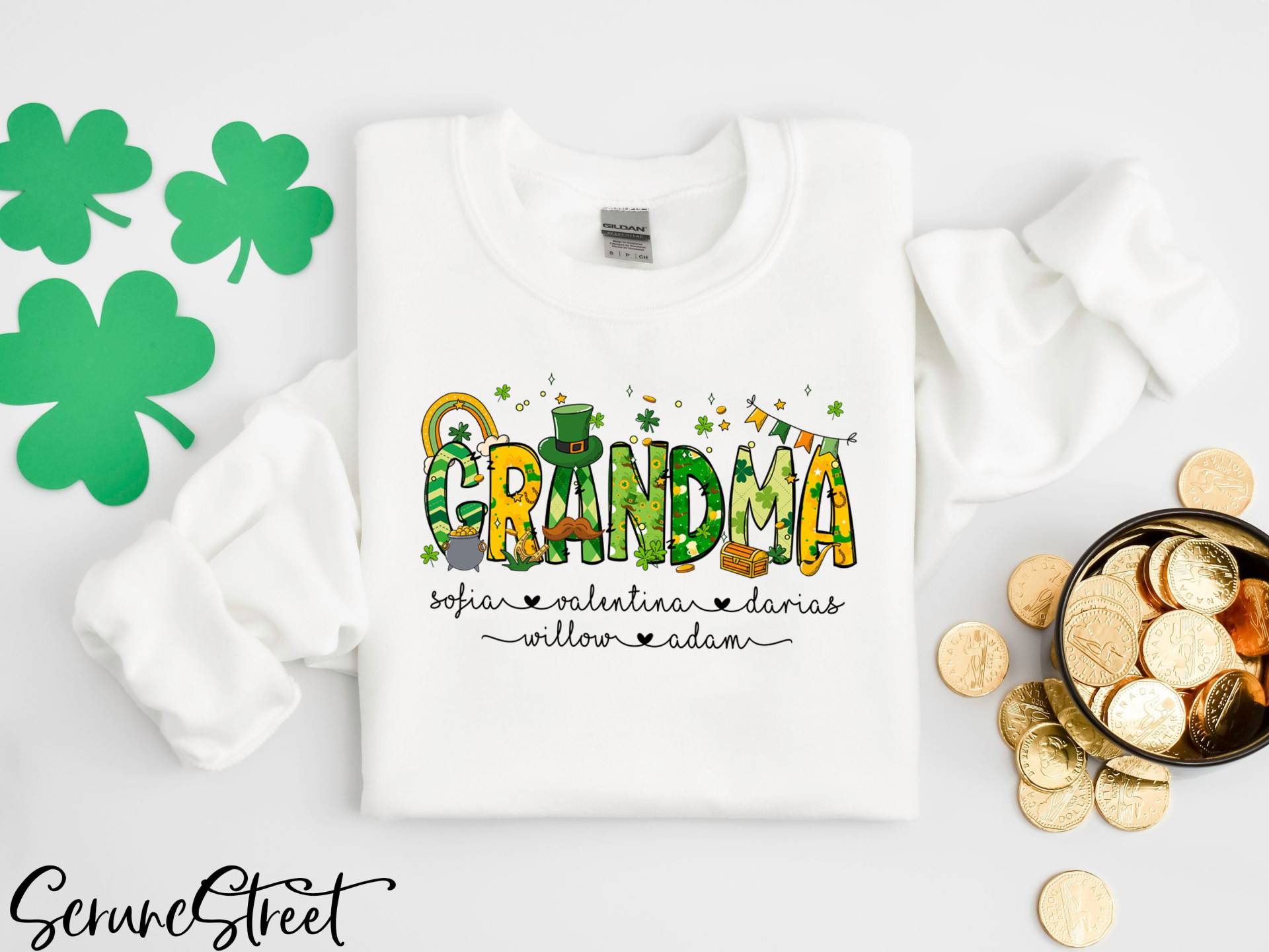 Personalisiertes Oma St Patrick's Day Sweatshirt, Lustiges Shirt Mit Namen, Eine Glücks Oma, Glück T-Shirt, T-Shirt von ScruncStreet