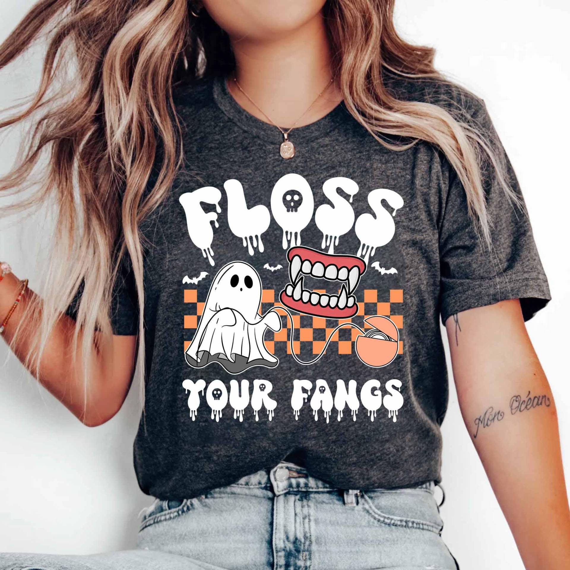 Zahnseide Ihre Zähne Dentist Denim Halloween Shirt, Gruselige Trick Or Teeth Gruseligen Zahnarzt Zahnarzthelferin Hygienist Shirt Zahnseide Ihre Zähne Dentist Denim Halloween Shirt, Gruselige Trick Or Teeth Gruseligen Zahnarzt Zahnarzthelferin Hygienist Shirt von ScruncStreet