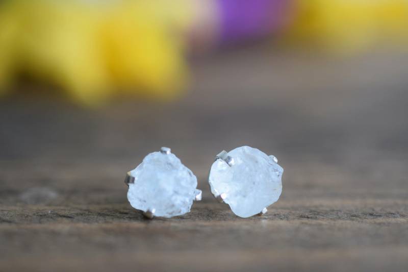 Rohe Mondstein Ohrstecker Mit Sterling Silber Rohe Mondstein Ohrstecker Mit Sterling Silber von SeaCoalUK