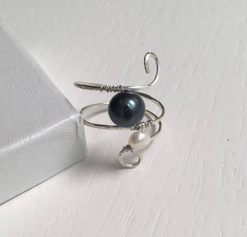 Echte Süßwasser Perle Ring/Draht Gewickelt Silber Gehämmert Band Urlaub Weihnachten Geburtstag Statement Geschenk von SeaCoveDesigns