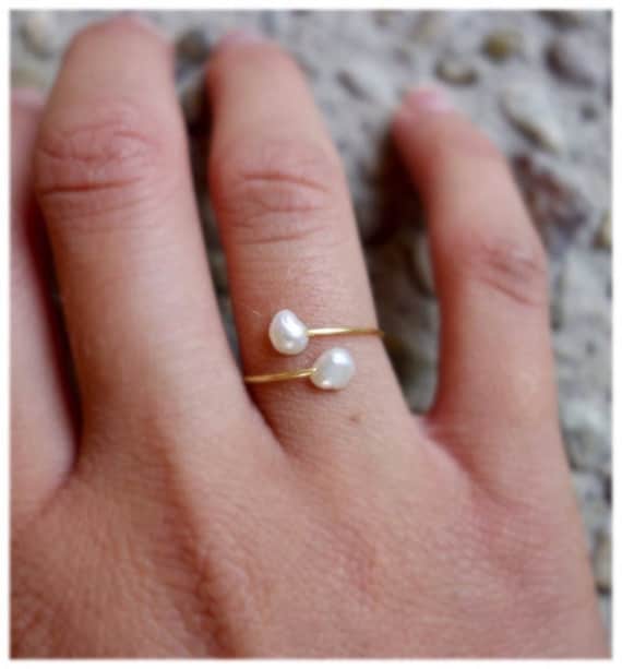 Perle Manschette Ring - Einstellbare Offene Zierliche Kleine Echte Perle - Pinky Sorority Brautjungfer Schmuck - Beachy von SeaCoveDesigns