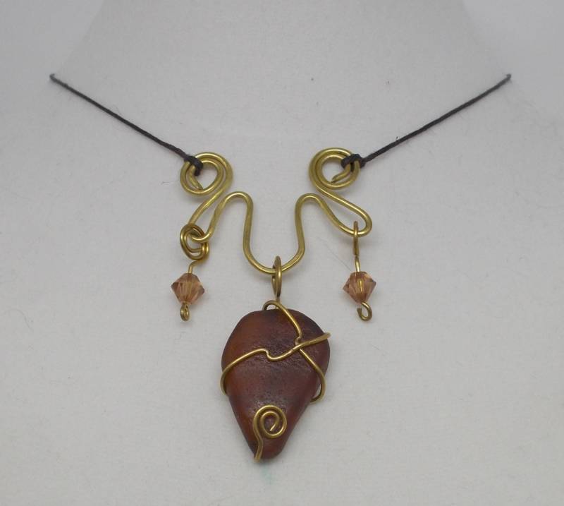 Halskette Seeglas Messingdraht Swarovski Kristalle Vancouver Island Bc > Kostenloser Versand in Nordamerika Halskette Seeglas Messingdraht Swarovski Kristalle Vancouver Island Bc > Kostenloser Versand in Nordamerika von SeaDangles