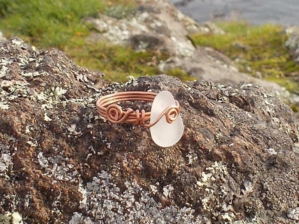 Ringgröße 5, 5 Moon Kissed Sea Glass - Kupferdraht Vancouver Island Bc > Kostenloser Versand in Nordamerika Ringgröße 5, 5 Moon Kissed Sea Glass - Kupferdraht Vancouver Island Bc > Kostenloser Versand in Nordamerika von SeaDangles