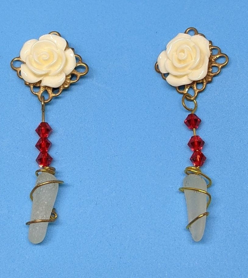 Seeglas Stecker 10 Mm Golddraht Gewickelt Mit Swarovski Kristallen Aus Vancouver Island Bc Kanada > Kostenloser Versand in Nordamerika Seeglas Stecker 10 Mm Golddraht Gewickelt Mit Swarovski Kristallen Aus Vancouver Island Bc Kanada > Kostenloser Versand in Nordamerika von SeaDangles