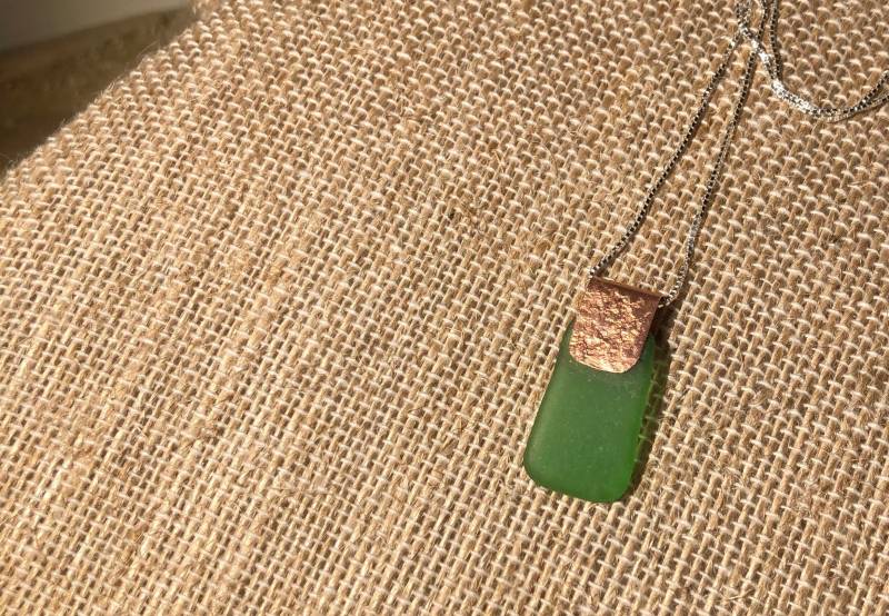 Echte Sea Glass Halskette Smaragdgrün, Kupfer Collier, Sterling Silberkette Echte Sea Glass Halskette Smaragdgrün, Kupfer Collier, Sterling Silberkette von SeaFindDesigns