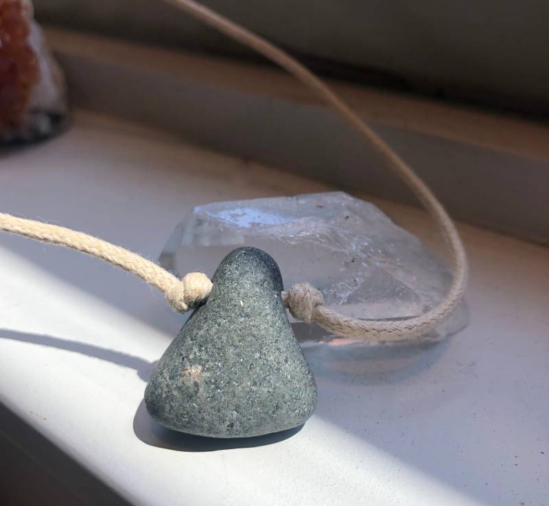 Strand Stein Halsband - Beach Pebble Surfer Schmuck Surf's Up von SeaFindDesigns