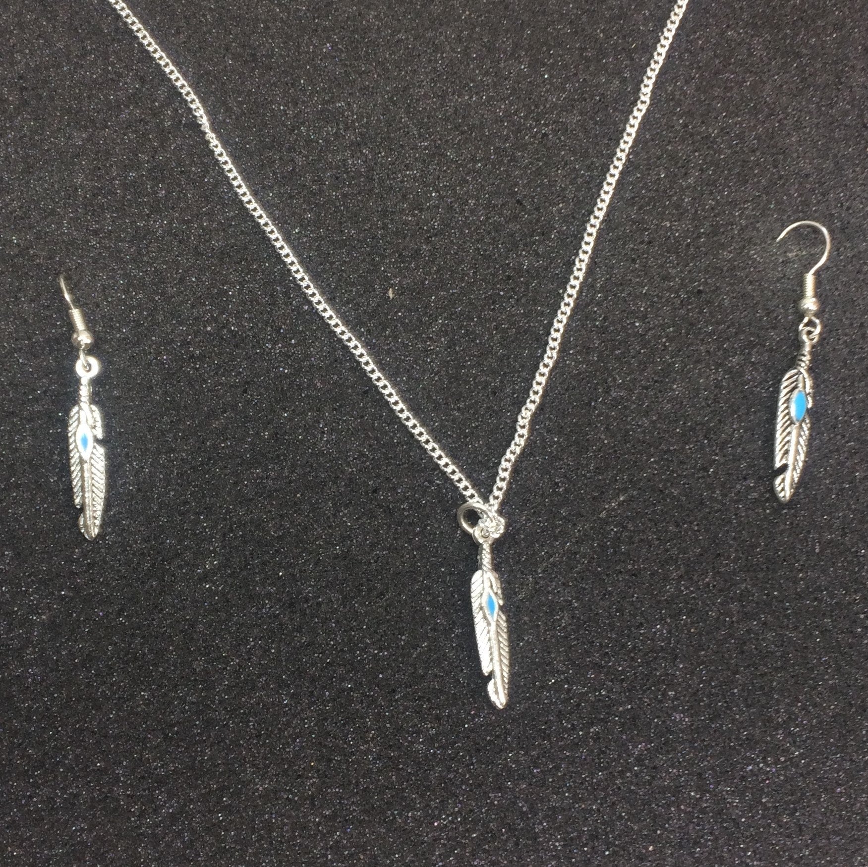 Feder-Anhänger & Ohrringe-Set Feder-Anhänger & Ohrringe-Set von SeaGemJewellery
