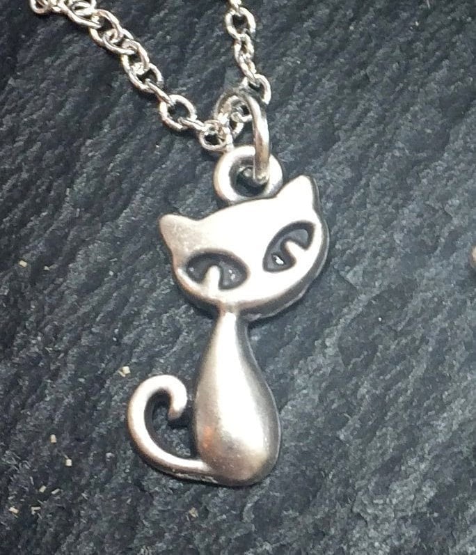 Antiker Silberner Katzenanhänger Sterlingsilber-Kette Antiker Silberner Katzenanhänger Sterlingsilber-Kette von SeaGemJewellery