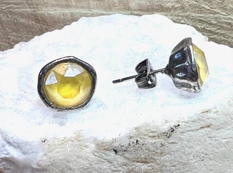 Swarovski Kristall Ohrstecker, Buttercup Gelb Oder Lime Grün, Antikes Silber Swarovski Kristall Ohrstecker, Buttercup Gelb Oder Lime Grün, Antikes Silber von SeaGemJewellery