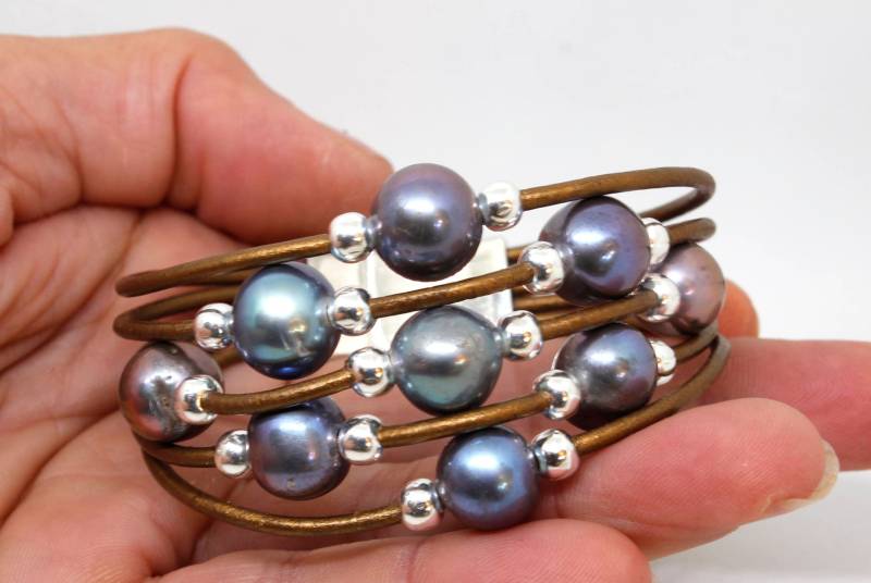 Echte Süßwasser Peacock Perlen Armband Nach Wahl Der Lederfarbe | Lässige -Resort Schmuck & Leder von SeaRanchJewelry