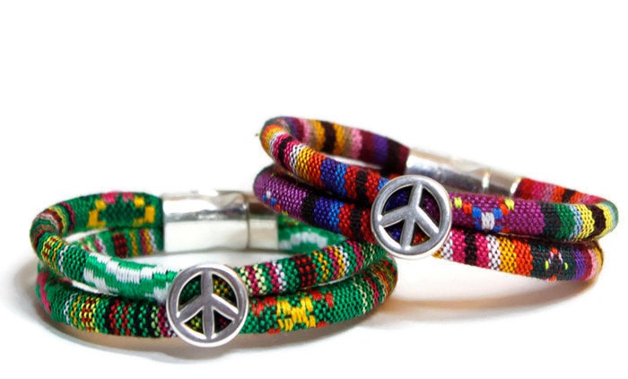 Peace Armband Aus 100% Gewebter Baumwolle in Farbe Nach Wahl | Boho Schmuck Unisex von SeaRanchJewelry