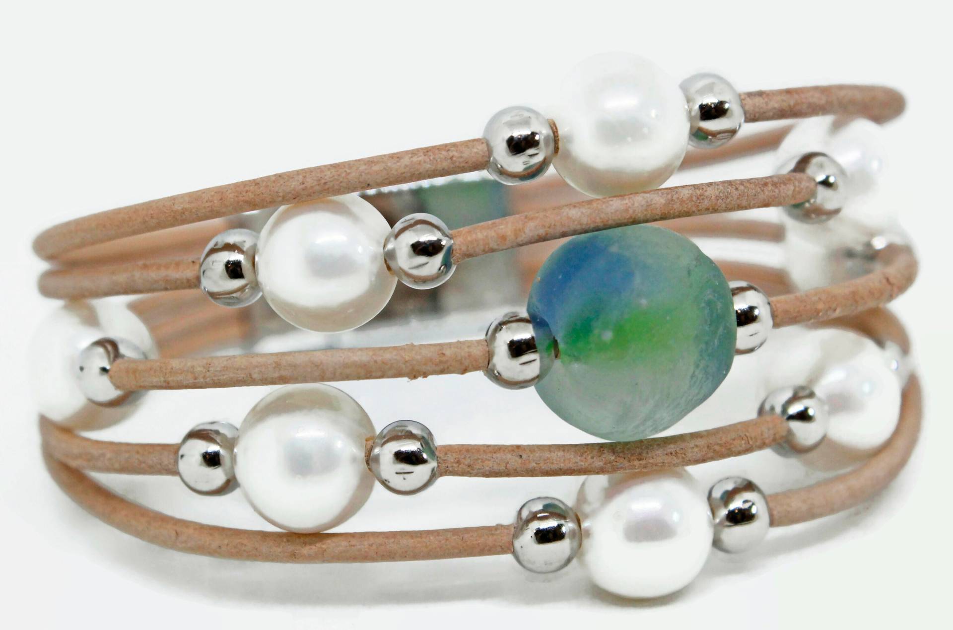 Perlen & Strand Glasperlen Lederarmband | Perlenarmband Blaues Seeglas Armband Küstenort Schmuck Wählen Sie Lederfarbe von SeaRanchJewelry