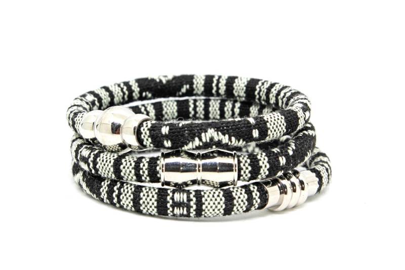 Schwarz & Weiß Gewebtes Armband Oder Fußkettchen | Vegan Schmuck von SeaRanchJewelry