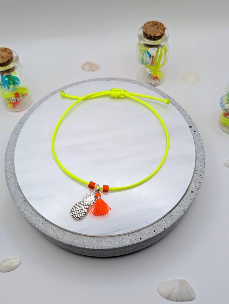 Armband Kordel Makramee Neon Gelb Orange Nylonarmband Ananas Geschenk Verstellbar Neongelbananas von SeaSaltandShellss
