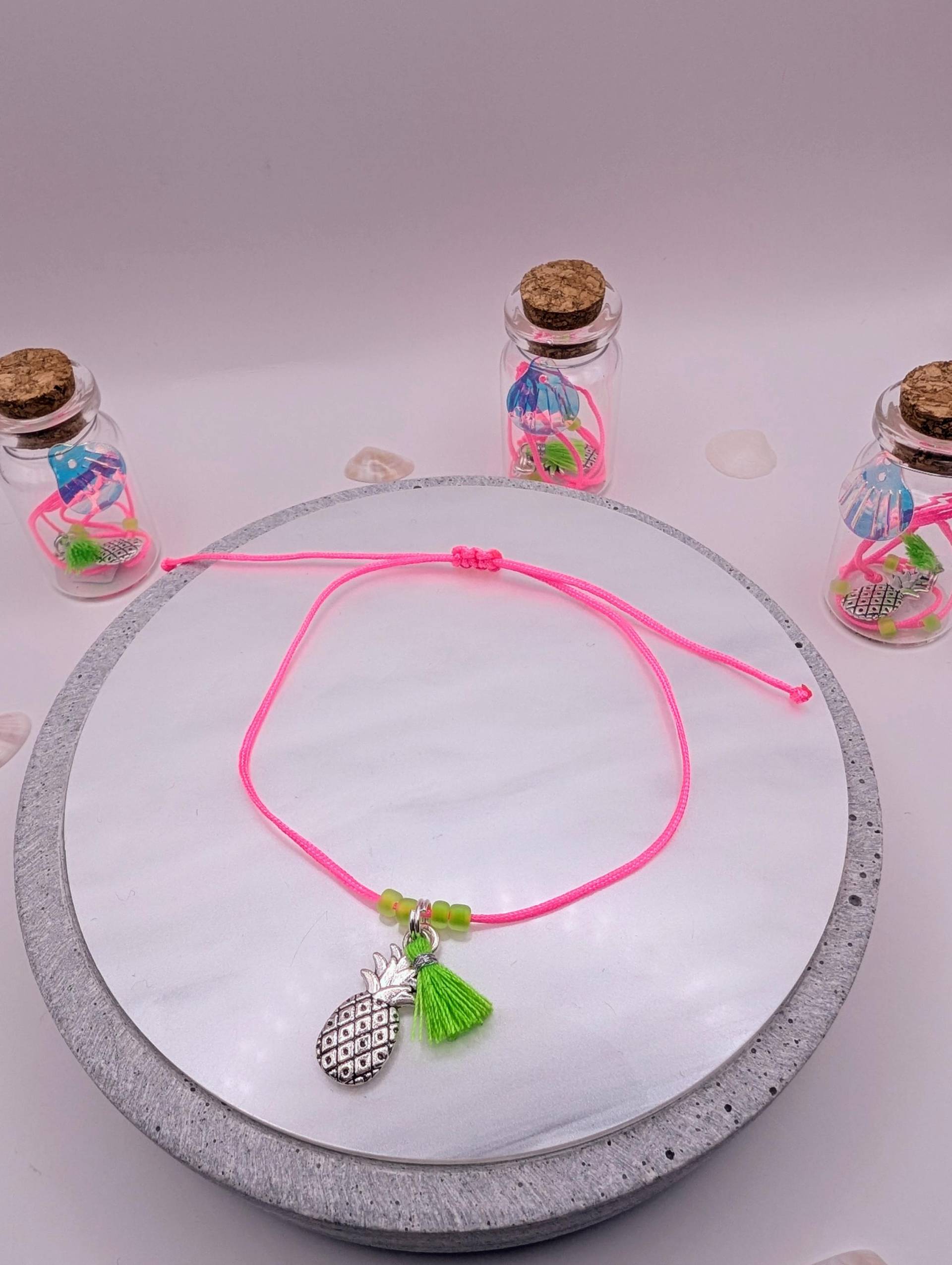 Armband Kordel Makramee Neon Grün Pink Nylonarmband Ananas Geschenk Verstellbar Neongrünananas Armband Kordel Makramee Neon Grün Pink Nylonarmband Ananas Geschenk Verstellbar Neongrünananas von SeaSaltandShellss