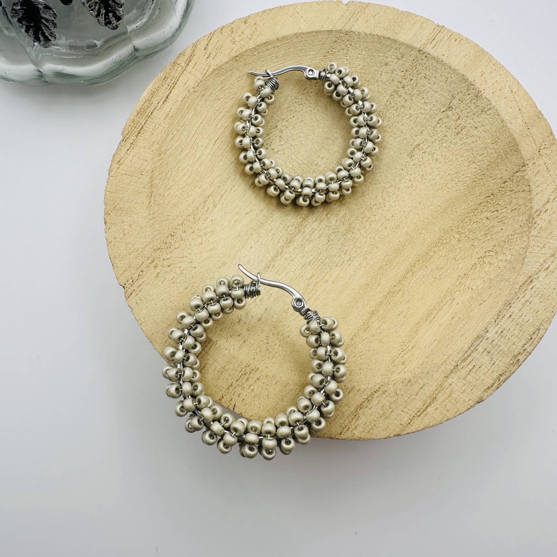 Ohrringe Creolen Aus Glas Perlen, Jewerelly, Schmuck, Handmade, Groß, Silber, Perlmutt, Beige, Creme, Modeschmuck von SeaSaltandShellss