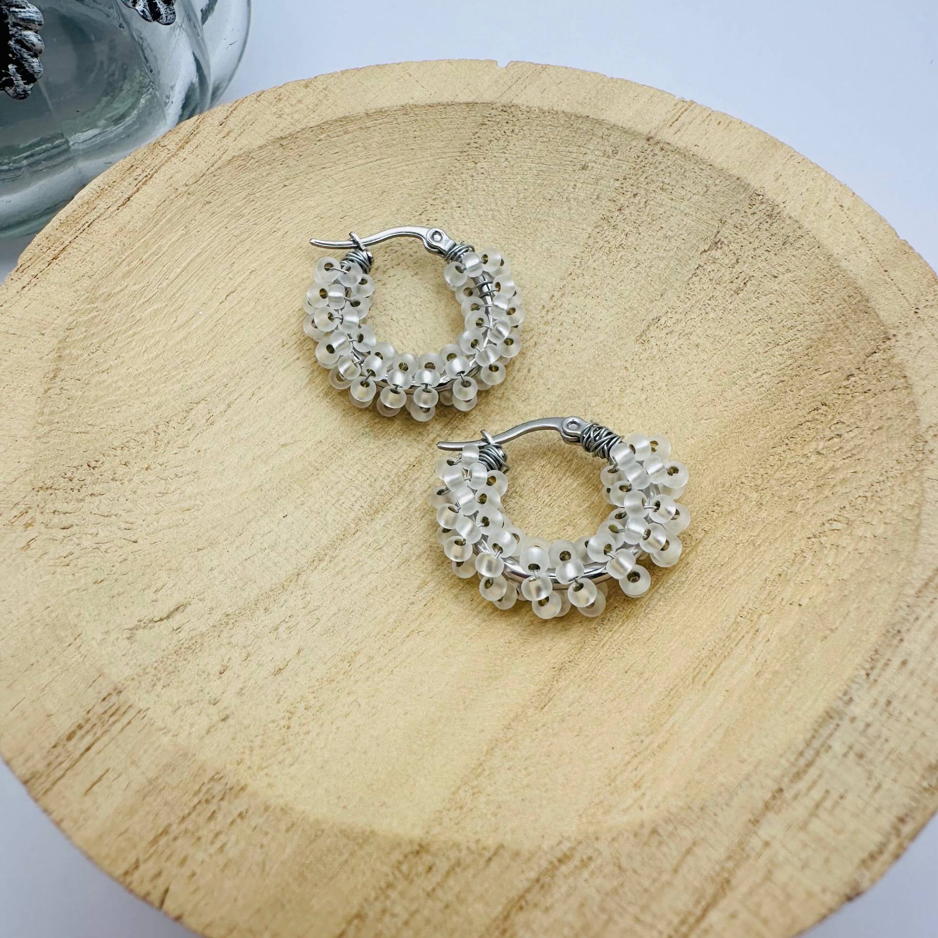 Ohrringe Creolen Aus Glas Perlen, Jewerelly, Schmuck, Handmade, Klein, Silber, Perlmutt, Weiß, Creme, Modeschmuck von SeaSaltandShellss