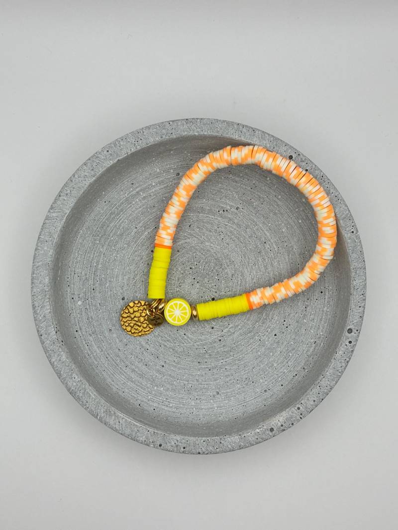 Sommer Armband in Gelb, Orange Und Weiß Mit Einer Zitrone Plättchen Katsuki Sommerarmband Sea Salt & Shells Limoncemixed von SeaSaltandShellss