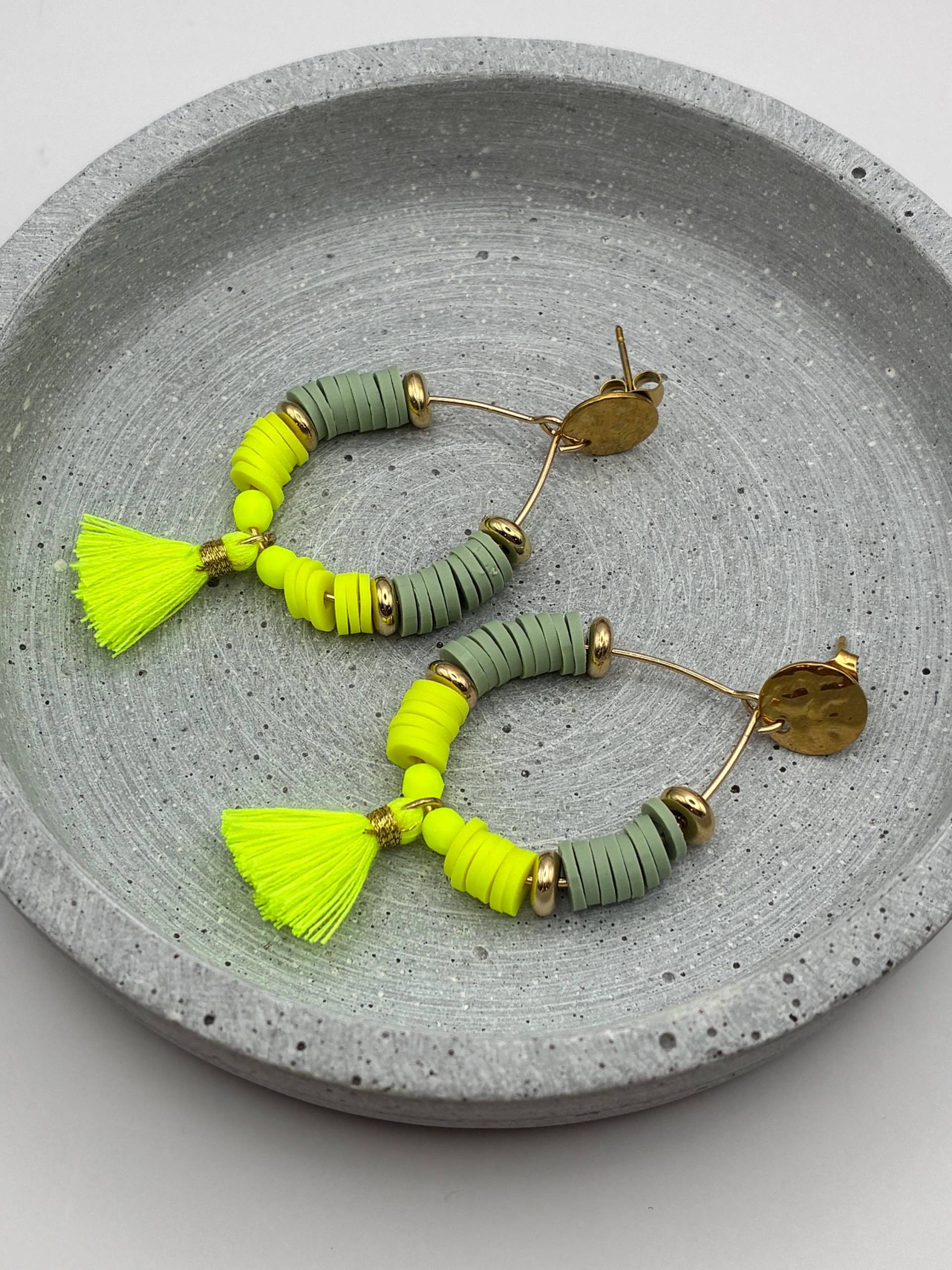 Sommer Ohrringe Creolen in Neon Gelb Und Khaki Oliv Katsuki Sommerarmband Sea Salt & Shells Limonc Spritz Sommer Ohrringe Creolen in Neon Gelb Und Khaki Oliv Katsuki Sommerarmband Sea Salt & Shells Limonc Spritz von SeaSaltandShellss