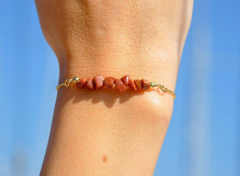 Perlen Sandstein Armband in Gold Fill Sterling Silber Oder Rosegold Von Seasidemotifs | Personalisieren Sie Ihr Rohgold Als Geschenk von SeaSideMotifs