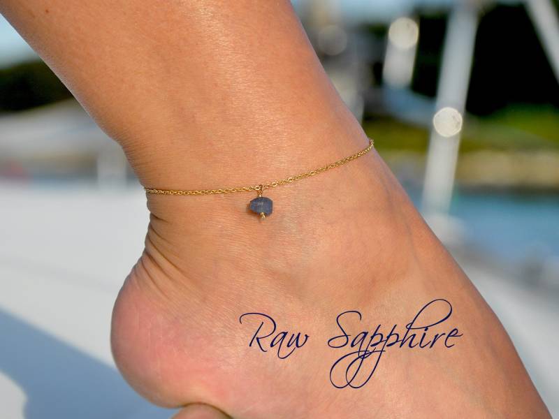 Roher Saphir Drop Fußkettchen - Gold Fill Personalisiertes Natürliches Mit von SeaSideMotifs