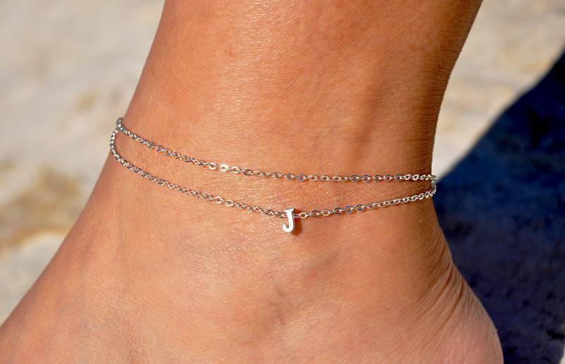 Sterling Silber Initial Fußkettchen | Doppelkette Benutzerdefinierte Buchstabe Ankle Armband, Personalisierte Überlagerte Fußkette, Strand von SeaSideMotifs