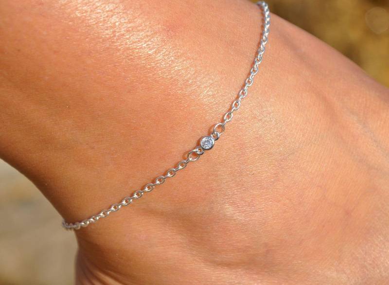 Zierliche Diamant Ankle Armband Personalisierte Tiny Cz Brautjungfer Fußkettchen Perfekte Vorschlag Box Geschenkidee Für Ihre Hochzeitsfeier von SeaSideMotifs