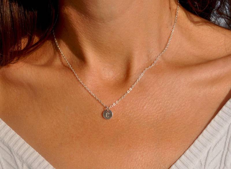 sterling Silber Disc Halskette Personalisierte Initial Brautjungfer Beste Vorschlag Geschenk Idee Box Hochzeit Gastgeschenke von SeaSideMotifs