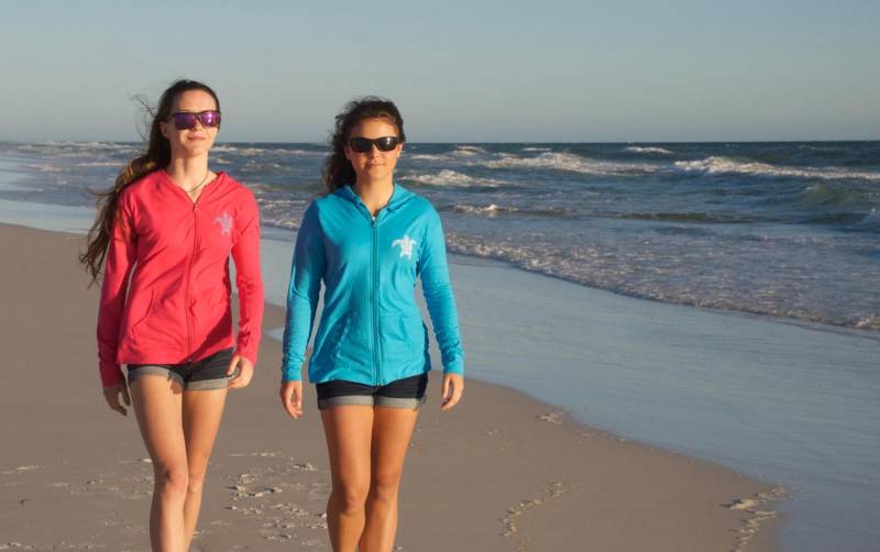 Damen Kapuzenpullover Hatchling Tracks von SeaTurtleHearts