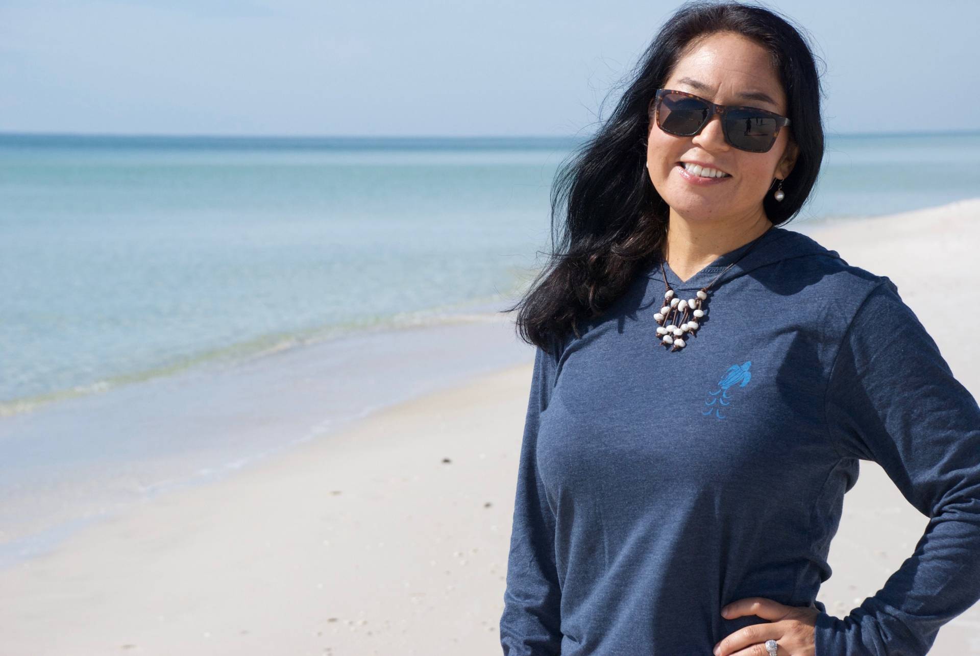 Sea Turtle T-Shirt Hoodie Gefährdet Gebürstet Blau Mit Immergrün Druck von SeaTurtleHearts