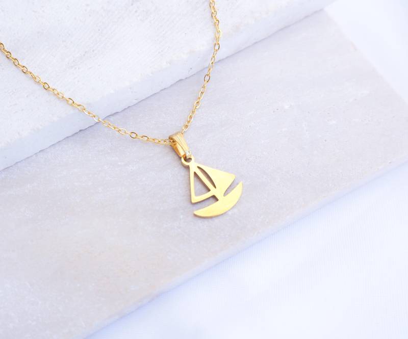 Segelboot Halskette - 14K Gold Oder Silber Edelstahl Ozean-Inspirierter Maritimer Schmuck von SeabylouPT