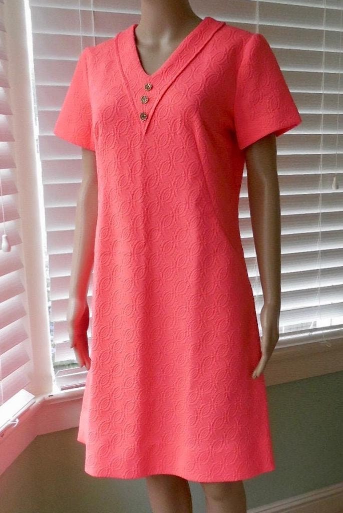 Doppel-strickkleid Kurzes Poly-strick-Etui-Kleid Kurzarm-Kleid Breiter Mock-Gürtel Twiggy-stil-Kleid V-Ausschnitt Kleid Größe 6 Medium von SeadawlVintage