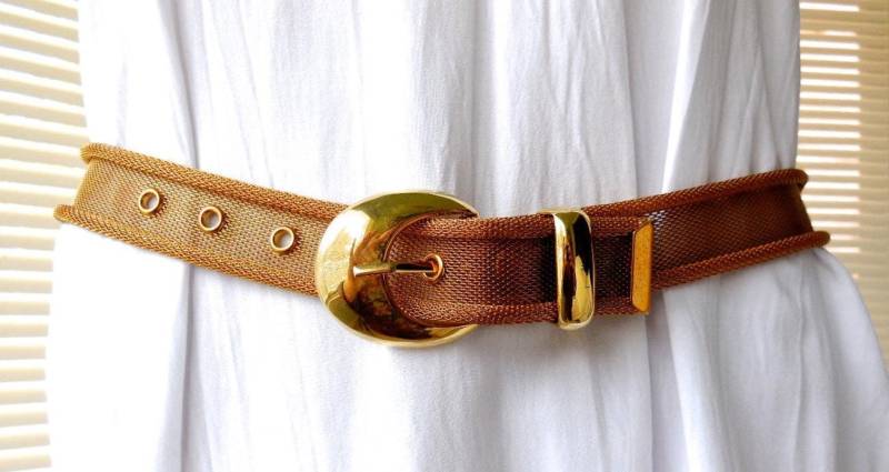 Vintage Kupfer Metall Gürtel Metall Mesh Kettengürtel Taille Boho Chic Statement Glänzende Gold Schnalle Mod Metallgürtel Größe 30 Vintage Kupfer Metall Gürtel Metall Mesh Kettengürtel Taille Boho Chic Statement Glänzende Gold Schnalle Mod Metallgürtel Größe 30 von SeadawlVintage