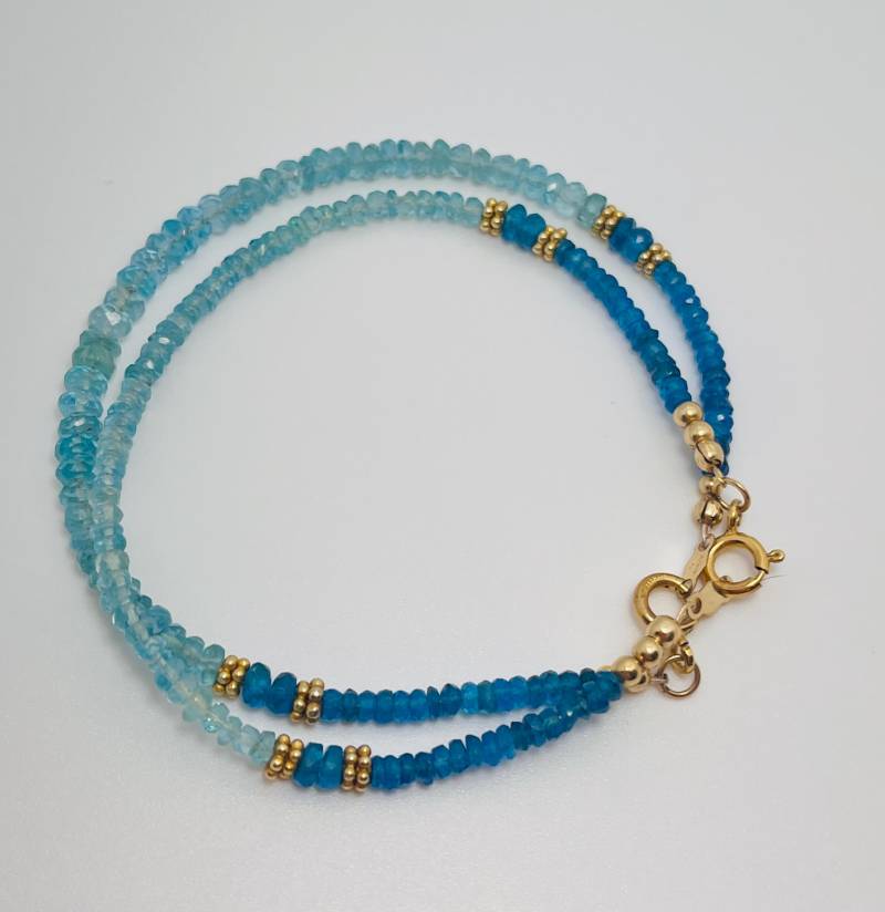Apatit Perlen Armband 14K Gold Filled, Neon Aqua Blau, Mikro Facettiert von SeaglassGemsbyCherie