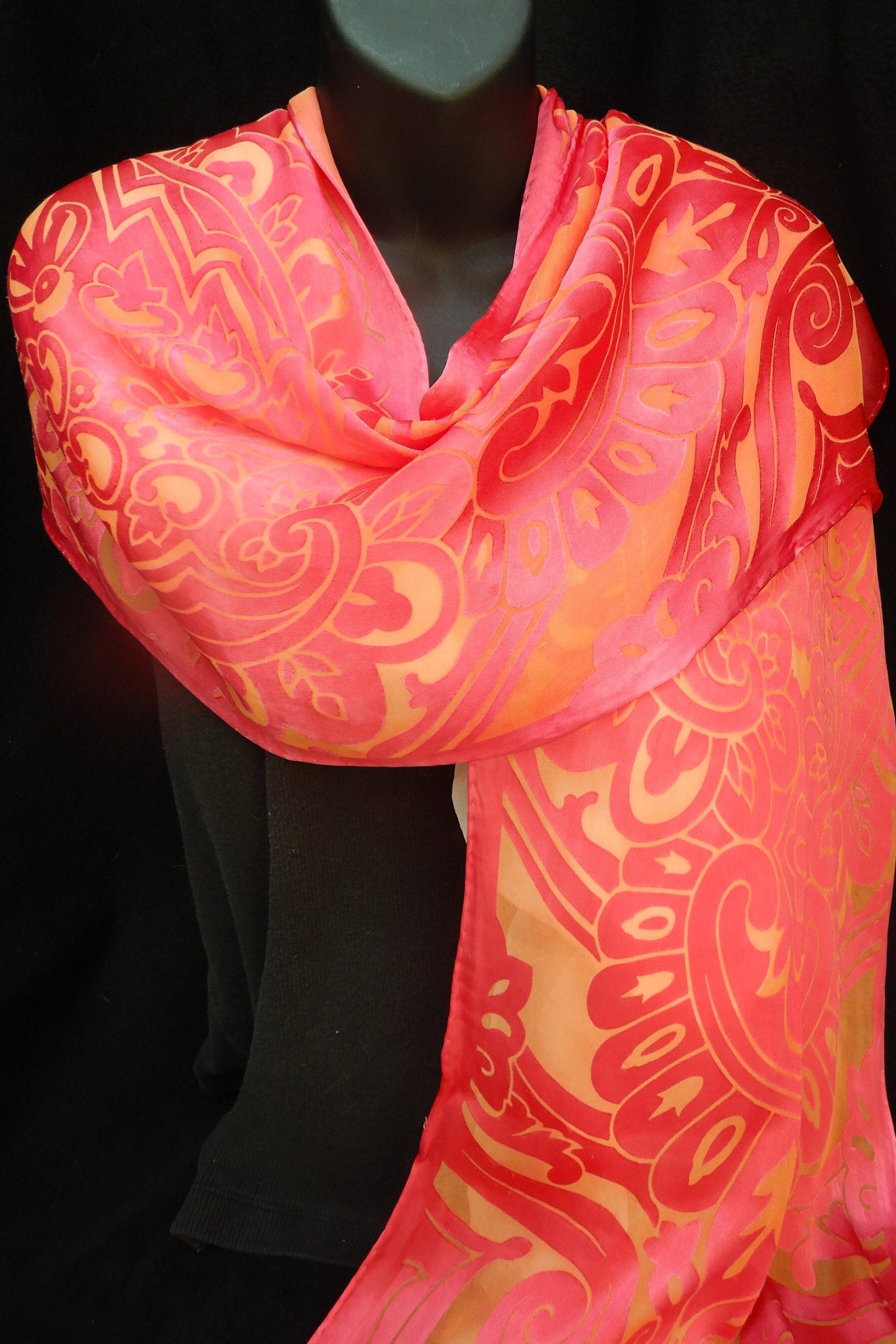 Handgefärbter Schal Gold Devore Satin Seidenschal, Arabesque Design Handgefärbter Schal Gold Devore Satin Seidenschal, Arabesque Design von SeaglassSilks