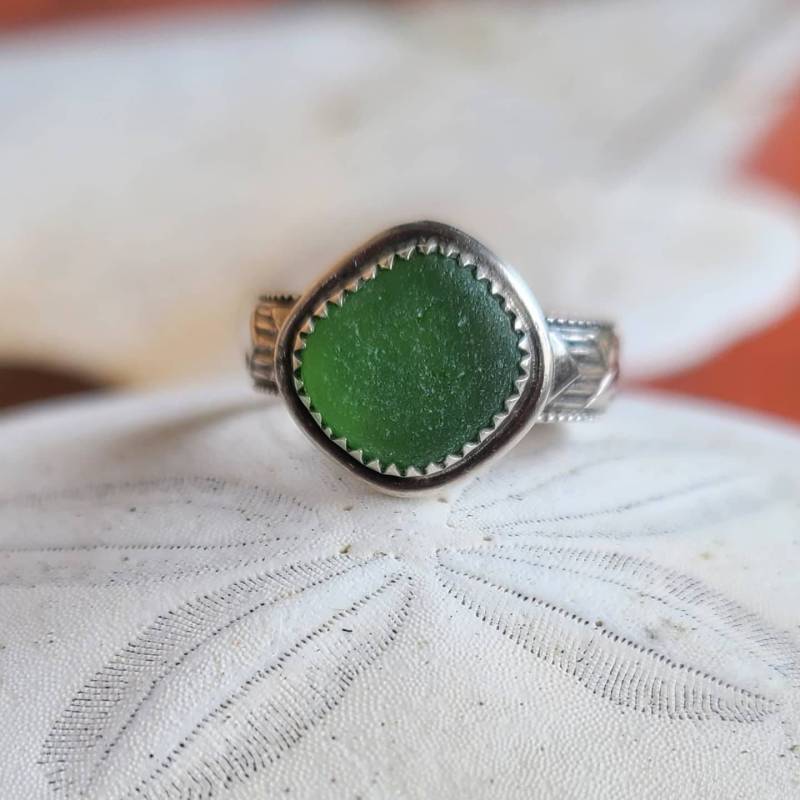 Pnw Green Sea Glass Custom Feiner Und Sterling Silber Chevron Band Ring Größe 9 Von Seahag101 von Seahag101